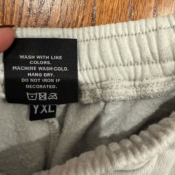 Light grey/cream jogger overtime . Youth XL - Picture 2 of 2